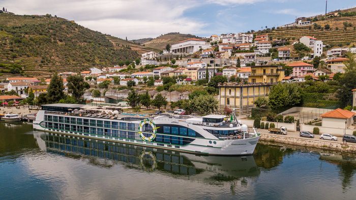 Shore excursions and activities on MS Andorinha